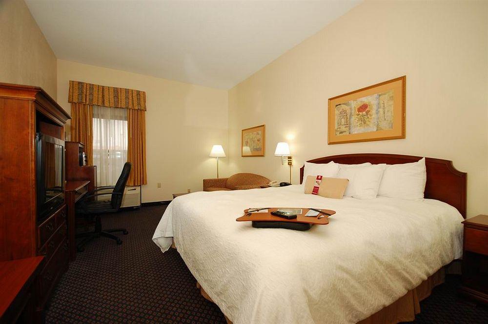 Hampton Inn Petersburg-Fort Gregg Adams Екстериор снимка