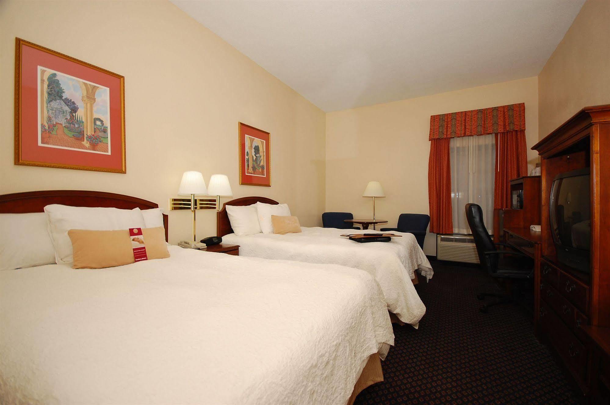 Hampton Inn Petersburg-Fort Gregg Adams Екстериор снимка